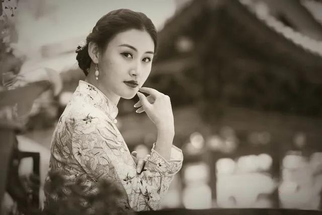 张学良作为民国四大美男之一，一声追求者无数，他也经常和这些追求者们藕断丝连。但有