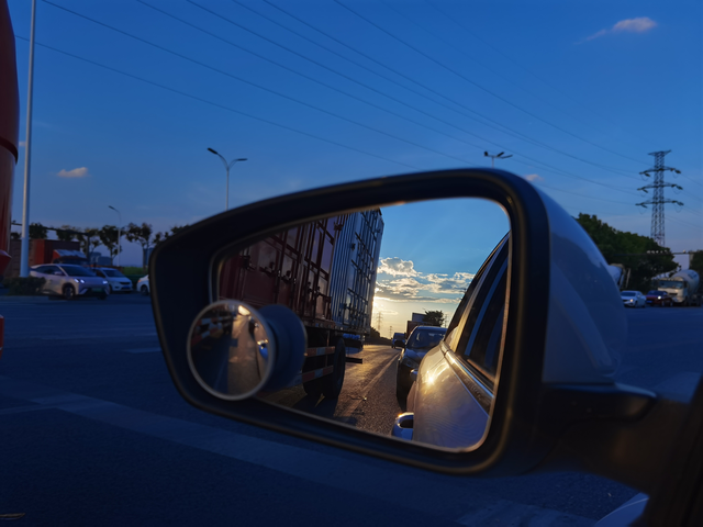 没有自定义快捷键
我比较吐槽的是360全景影像没有物理快捷键 ，必须手动调出
然