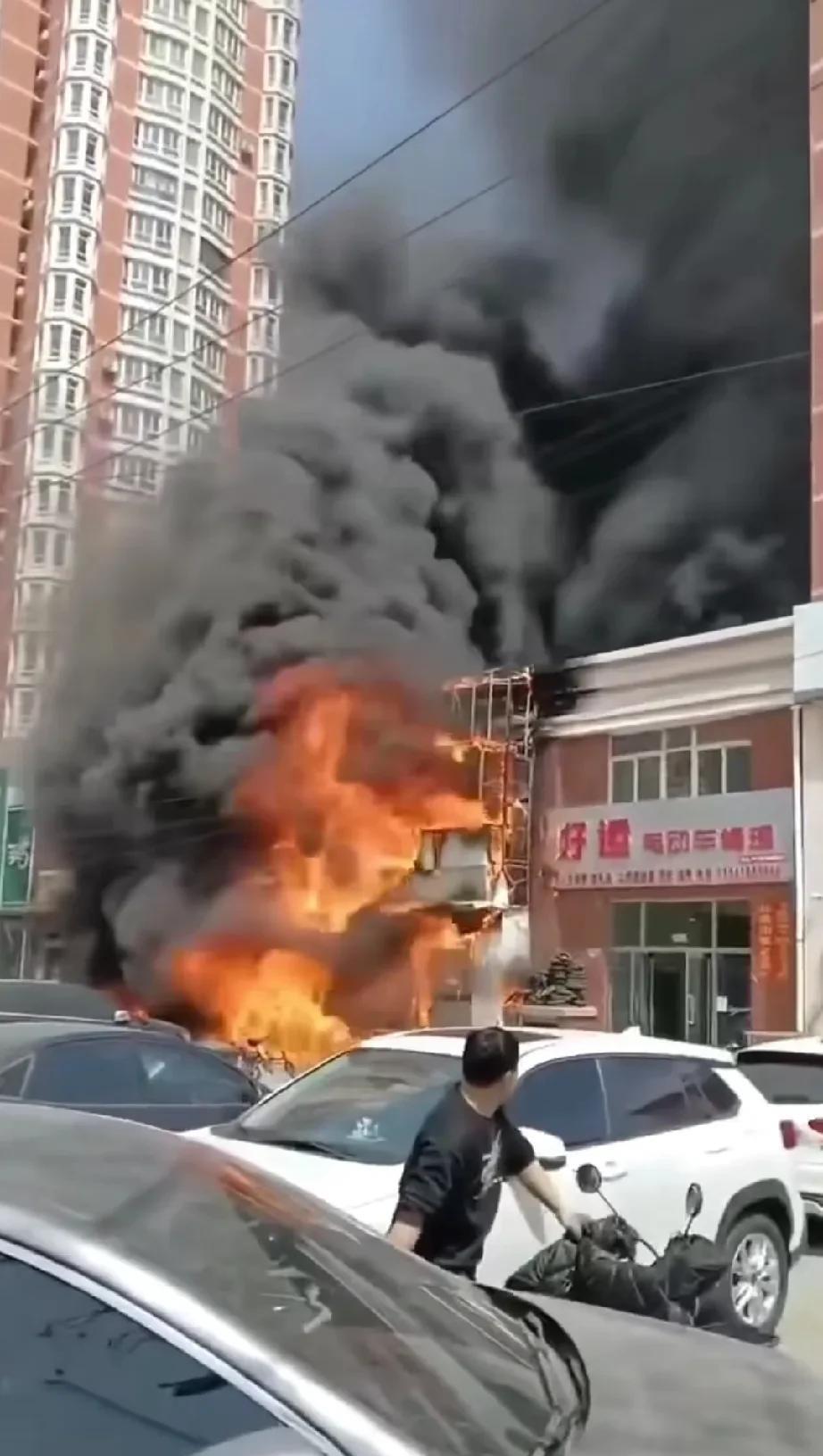 一个地方在短短数天之内，就发生了两件震撼人心的大事，确实很惊人！一个在校园里的，