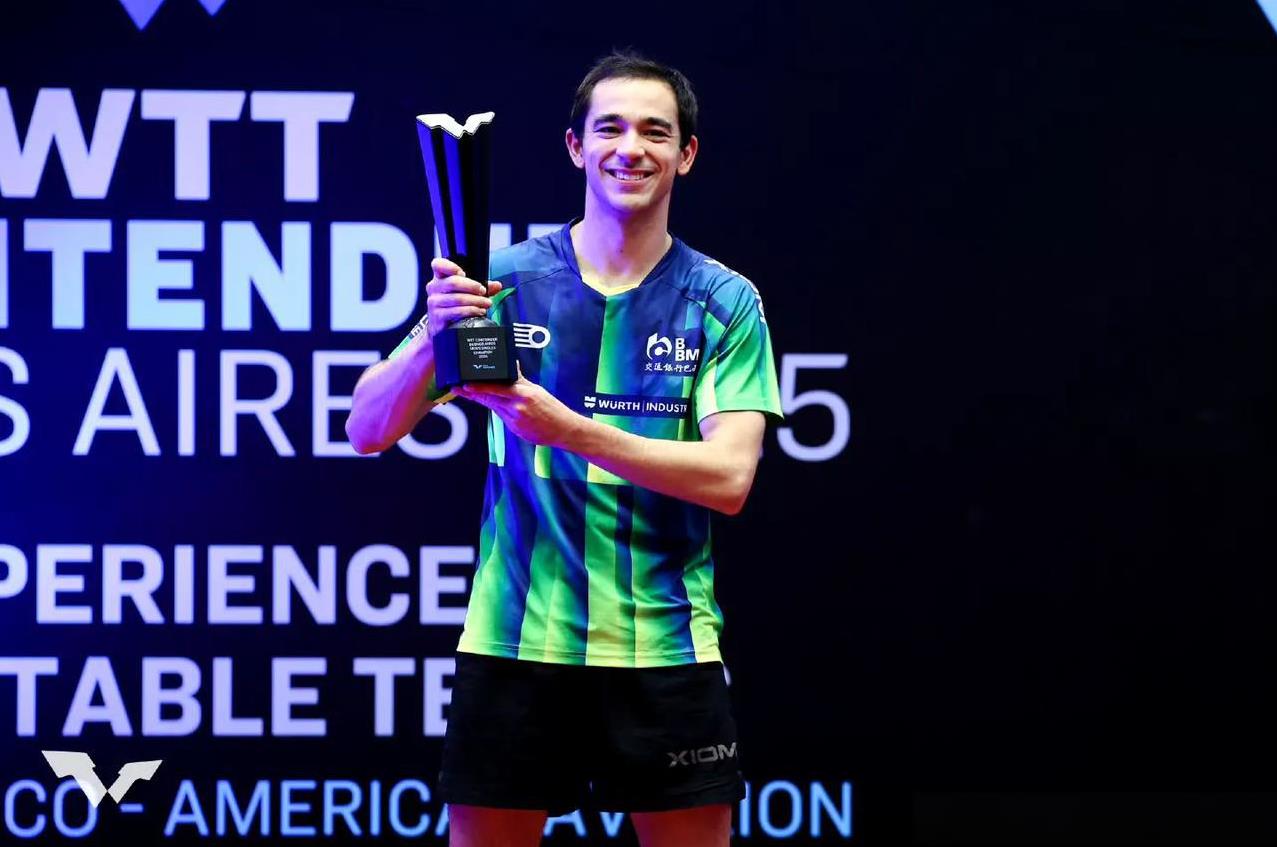 张本美和这个小女孩真的非常能打能拼，不远万里飞到南美洲的阿根廷参加布宜诺斯艾利斯