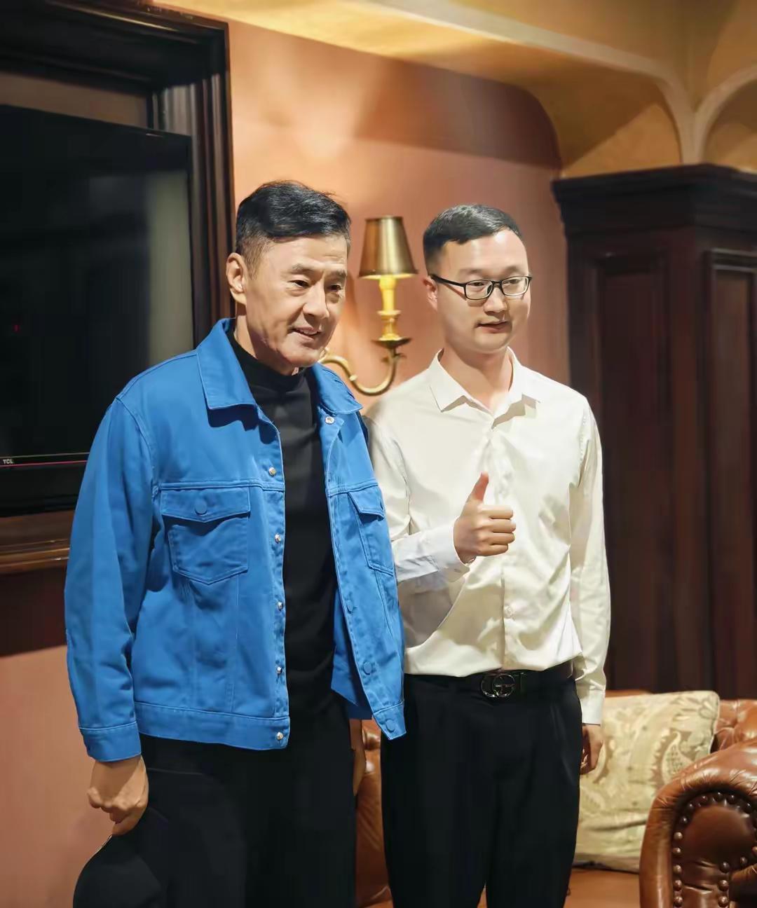 为了帮你写出一篇独特的自媒体文章，我需要了解几个关键点：
1. 你希望文章的核心