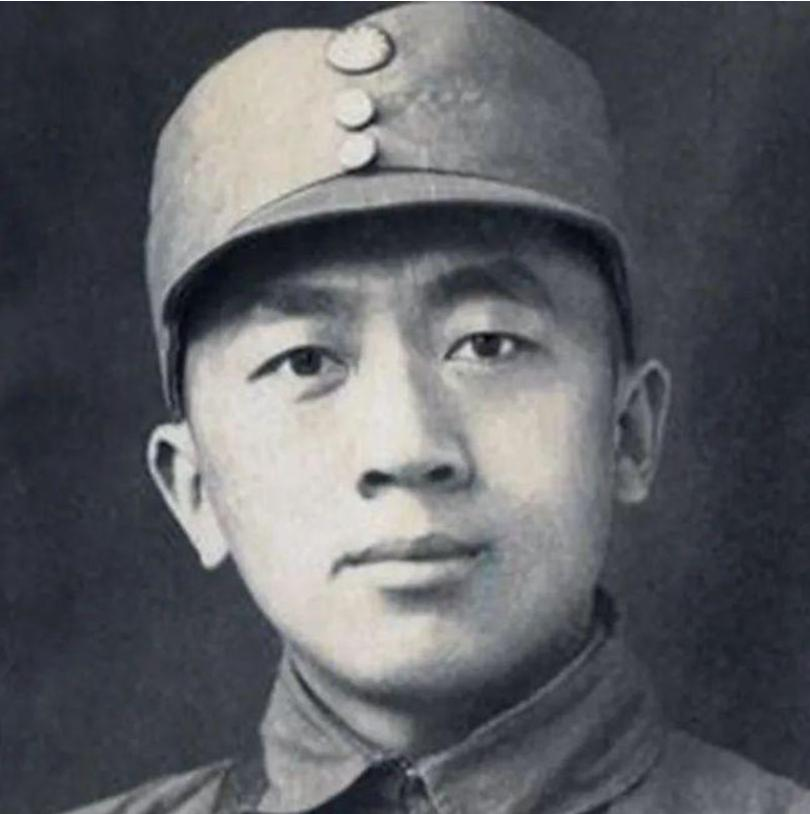 1942年，日伪军一师长派人给粟裕送了一包烟。粟裕不解，以为是敌人送礼，便饶有兴