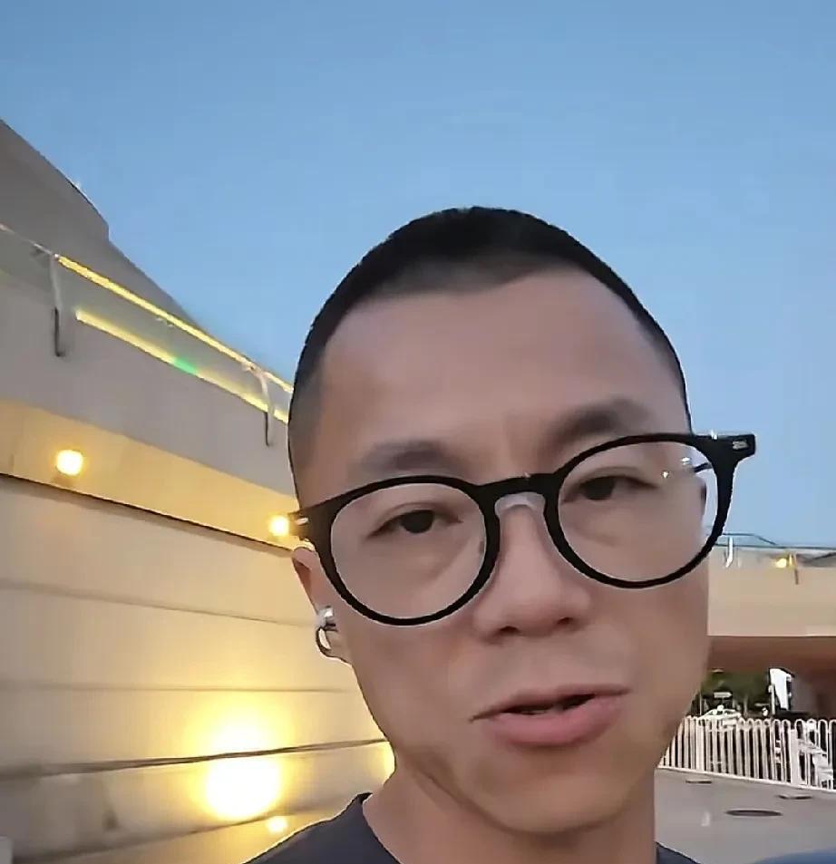 越来越对陈震看不起了，他正在被反噬，之前什么“充值震”的号称也没有对此感到什么不