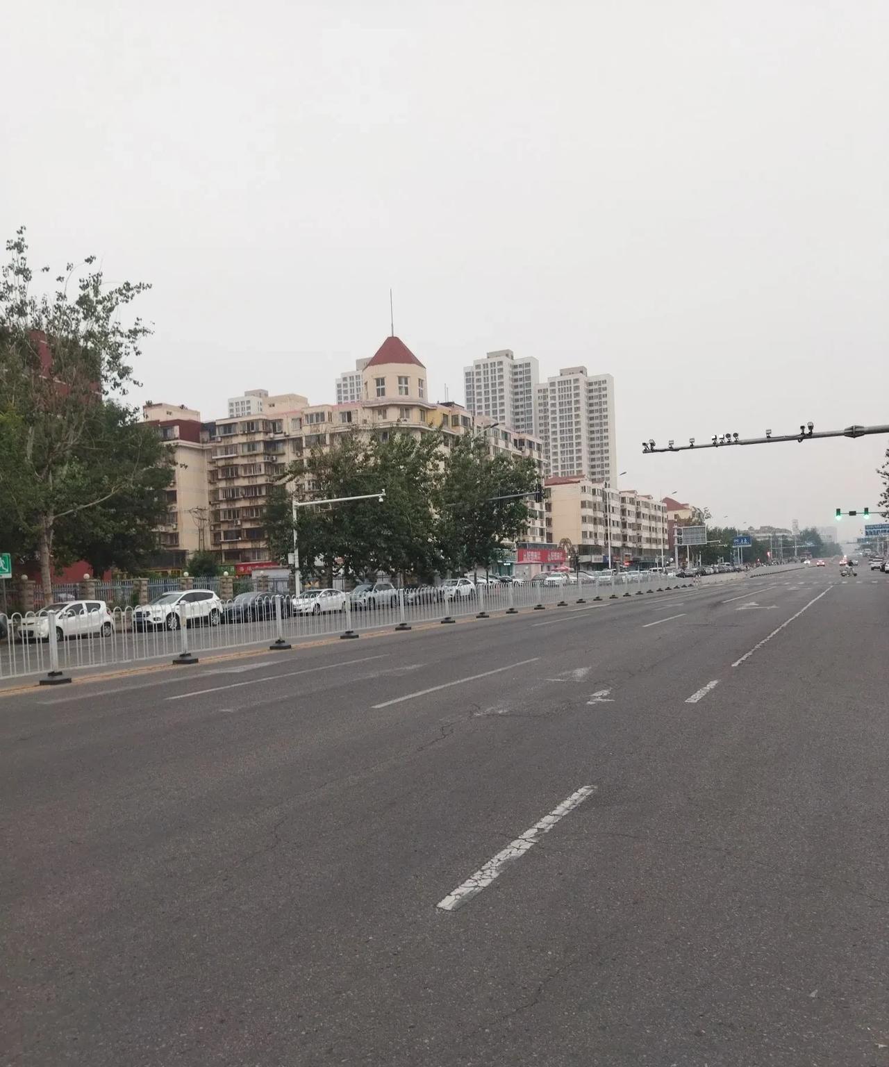 早晨将近五点，从保泽道出发，快速路，咸阳路，一路疾驰，一路向北，小黄车骑出二轮的