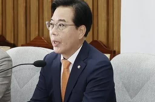 7月22日韩国最大在野党国民力量党代理党首兼院内代表宋彦锡下令调查全汉吉的言行，