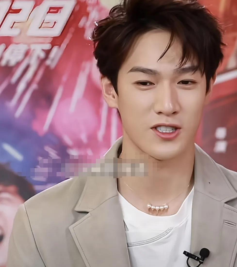 李昀锐谈从小练体育，说：“其实最初是小时候特别好动，然后那个时候觉得我精力太过于