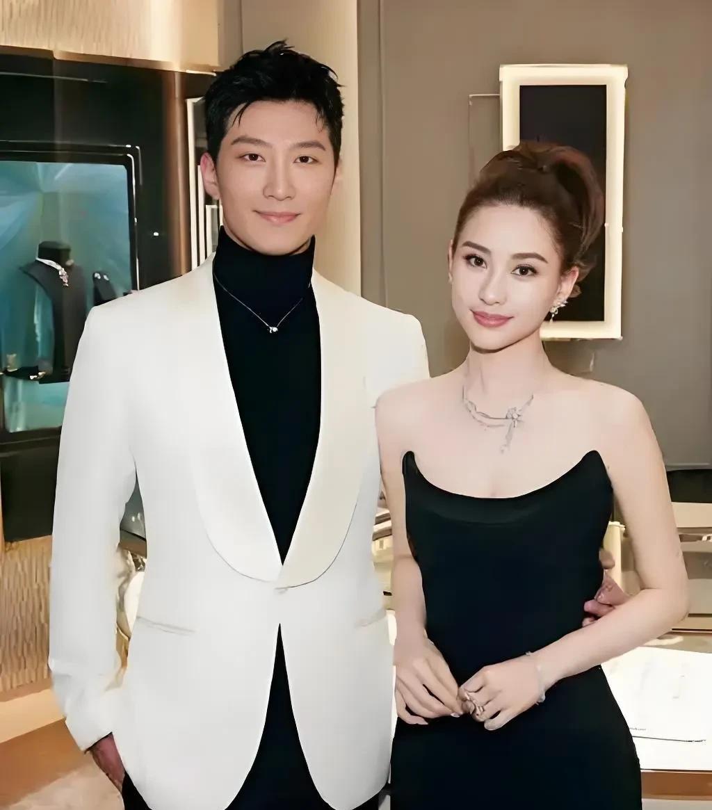 窦骁身上有个过人之处，
倒不是说他年轻有为当了演员，
也不是说娶了豪门千金何超莲