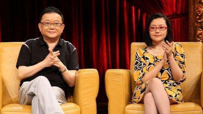 2006年，58岁的王刚三婚娶了小他20岁的郑艳东。新婚当晚王刚对郑艳东说：“我
