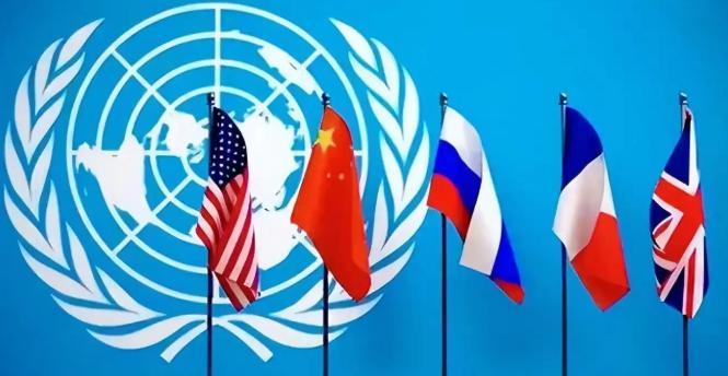 普京发了狠，五常里只有中国没入局，美媒突然发现：中国正在抄俄罗斯的底？！俄乌冲突