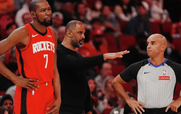 火箭主帅乌度卡接受采访时谈到了球队目前的情况。
“我们想变得非常出色，但是我认为