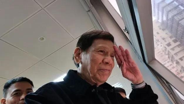 菲律宾传来两个重磅消息：一个是马科斯亲姐突然倒戈，一个是杜特尔特律师竟然取消保释