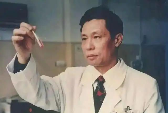 1984年，叶剑英的肺病急剧恶化，情况不容乐观，正当中央准备为叶剑准备后事的时候