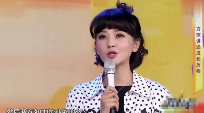 “学历最低”的央视主持，她当过幼师，做过出纳，后来靠部队文工团硬底子杀进主持圈，