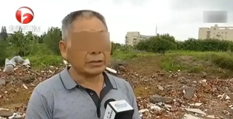 “房子拆前没有通知我，拆后也没有通知我！”2020年，安徽，大爷外出打工几个月，
