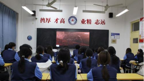 学院药学系杏林苑“一站式”学生社区开展主题观影暨征兵宣传活动
