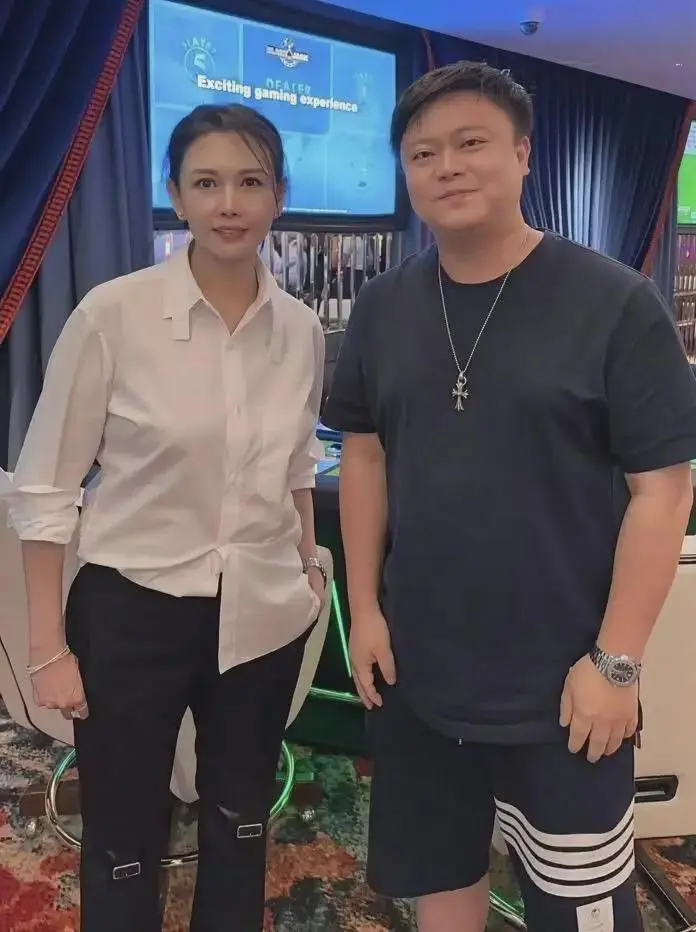 邱淑贞近期照片颜值还是那么漂亮
