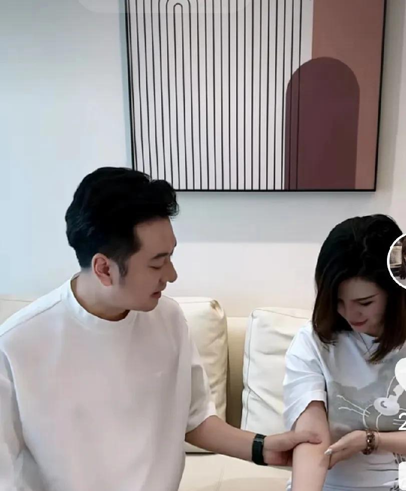 路哥你太搞笑了吧，像个毛头小子。
路哥陪路嫂做唐筛，视频开始给大家介绍能说成“陪