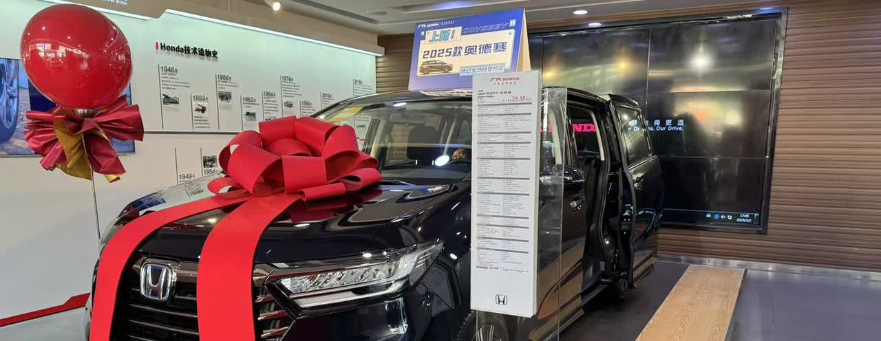 最最最最最斋版本的奥德赛！
我超喜欢这套绒布座椅
虽然是看着脏脏的，但冬暖夏