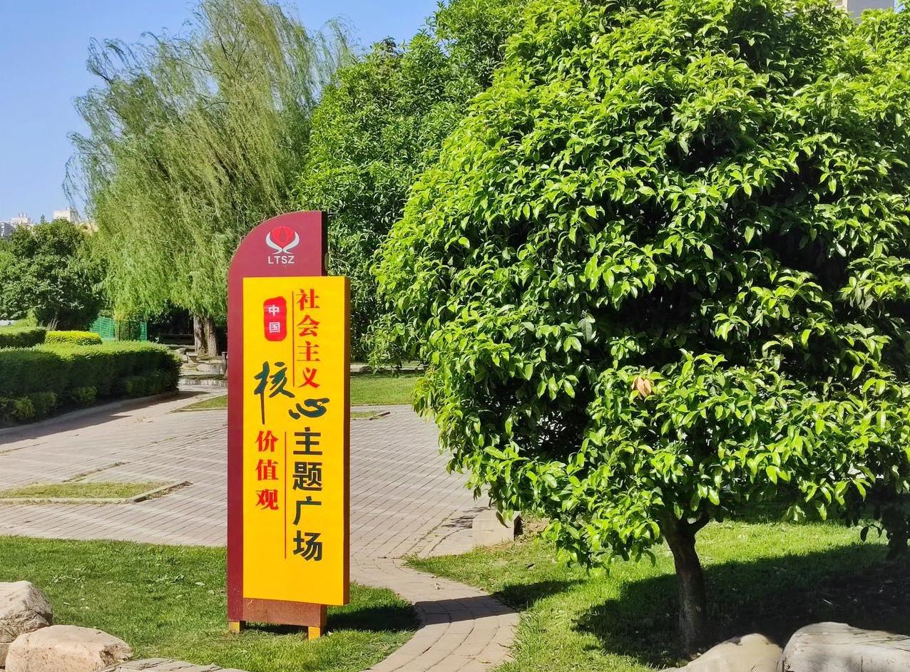 知足常乐
    生活并无标准，知足且开心便是幸福。人生没有固定套路，潇洒又如意