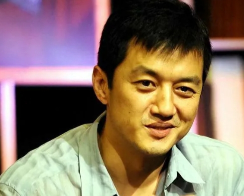 李亚鹏的这波操作直接把人看懵了。
身背巨额债务，上亿的幼儿园说送就送了。
在六一