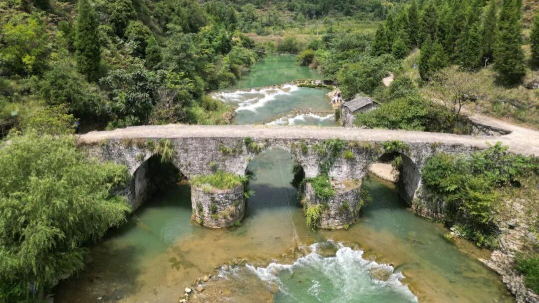 高荡布依古寨，山清水秀间藏着不一样的诗和远方！