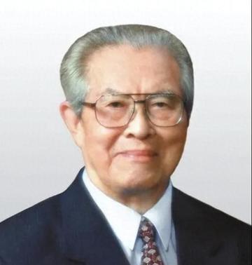 1985年11月，我国外交官何存峰乘坐美国客机飞往纽约，在飞行途中，何存峰去了一