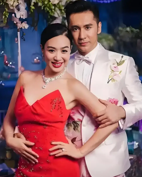搞不懂，张伦硕到底喜欢钟丽缇什么？

要说年轻时貌美如花、身材火辣，现在都54岁