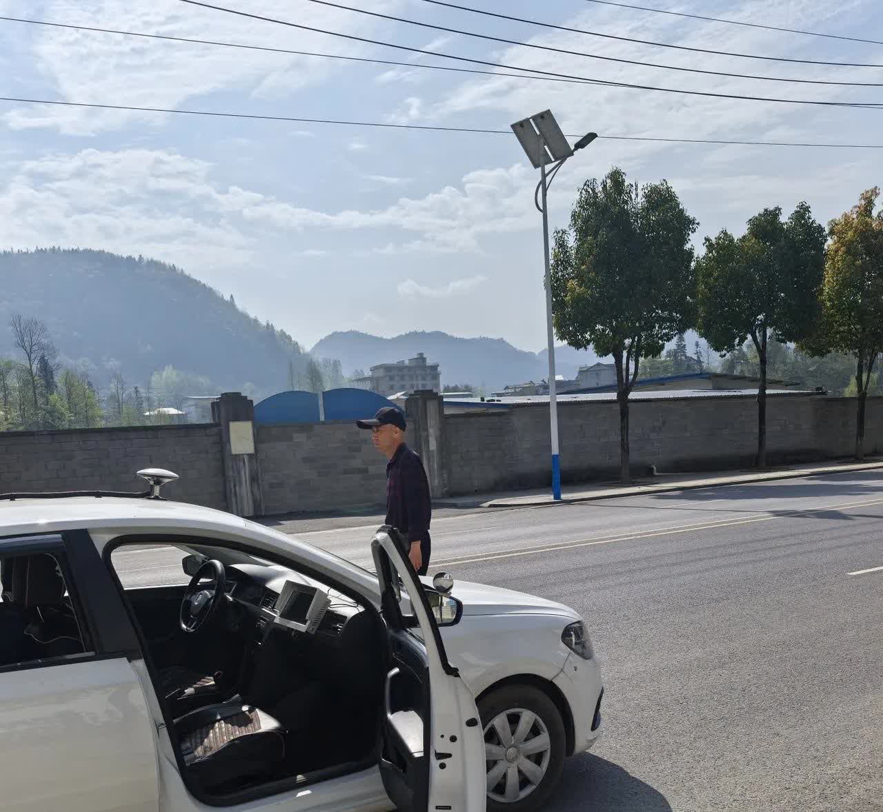 亲家58岁了，给我打电话说想学车，退休后买辆车，到哪儿去方便些。本来只想学自动挡