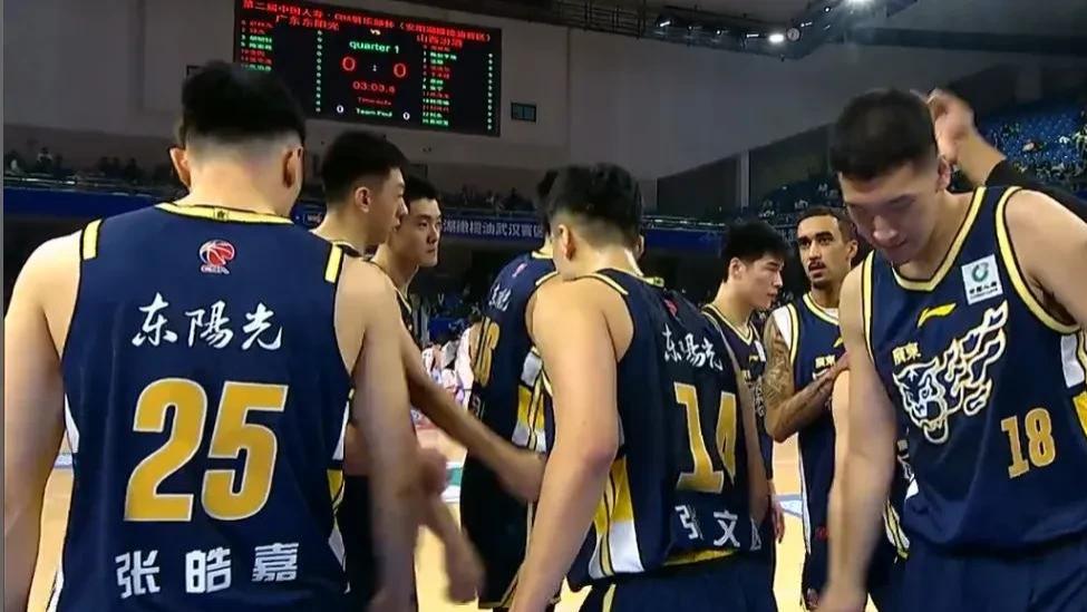 广东3连胜，徐杰蜕变，7记三分轻松拿捏