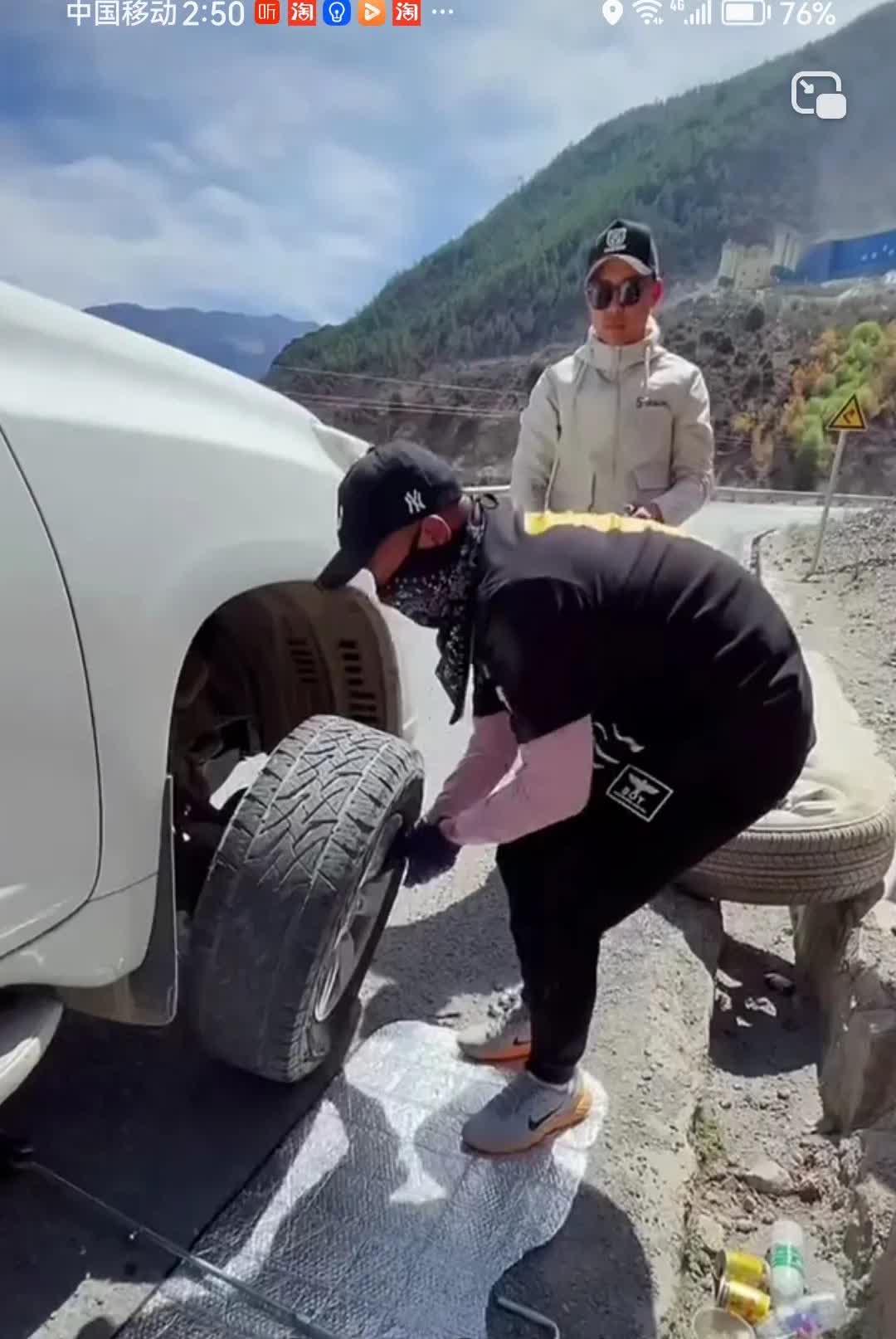 前两年自驾游比较多，给车上备了好多工具

拖车绳，买了个钢丝的，布的怕断了，