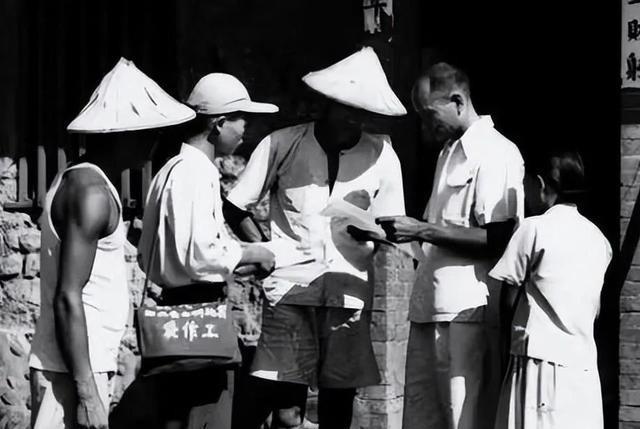 解放战争时期，有一个地主偷偷放走了一名革命人员。但是当还乡团的成员想要因此逮捕他