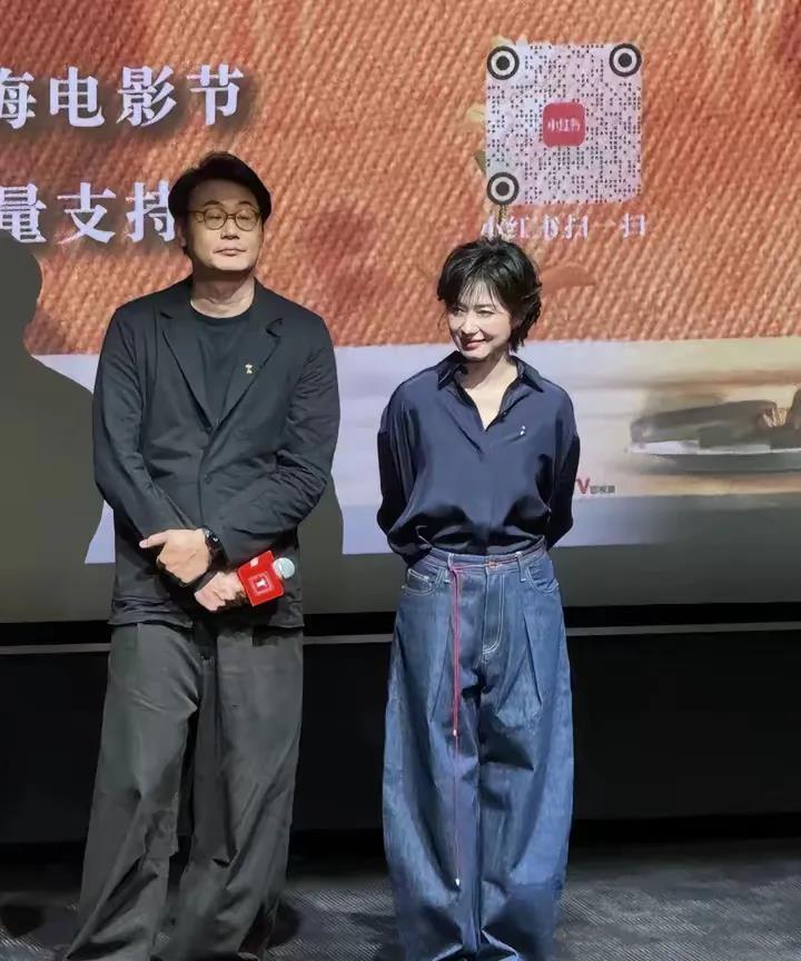 快把家里的阔腿裤都丢掉吧！

看了万茜的穿搭才发现，

原来阔腿裤真真是