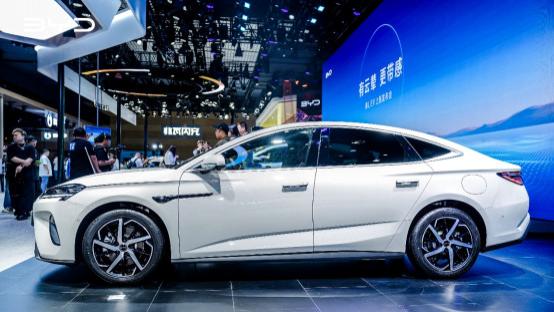 比亚迪2026款海豹07DM-i亮相成都车展，配备云辇C、天神之眼B