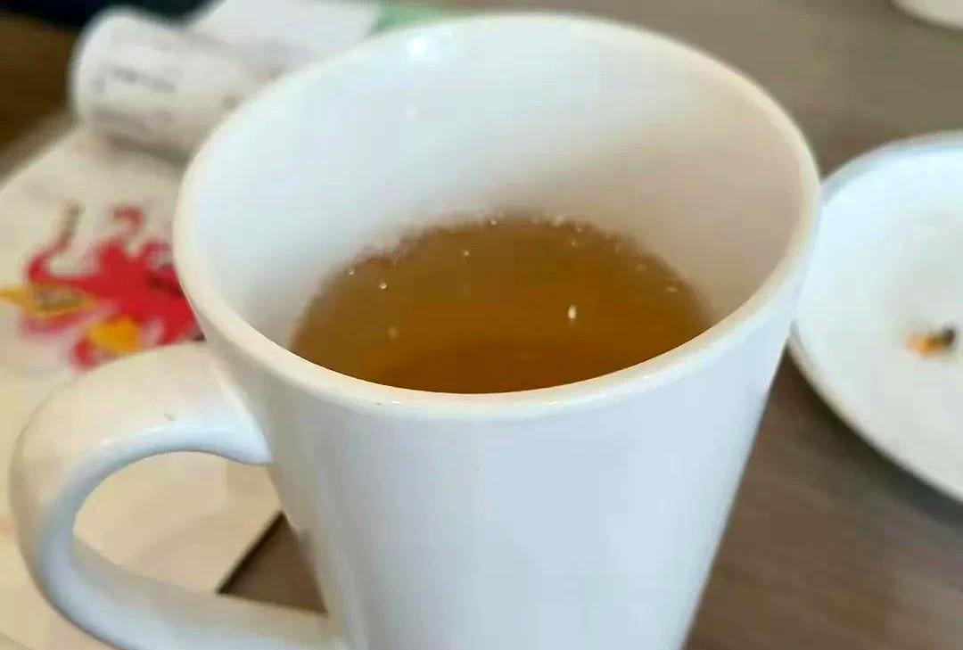 为什么要狠狠地存钱？我听过一句话，女人越有钱，就会越精致美丽。
我工资到手就三千
