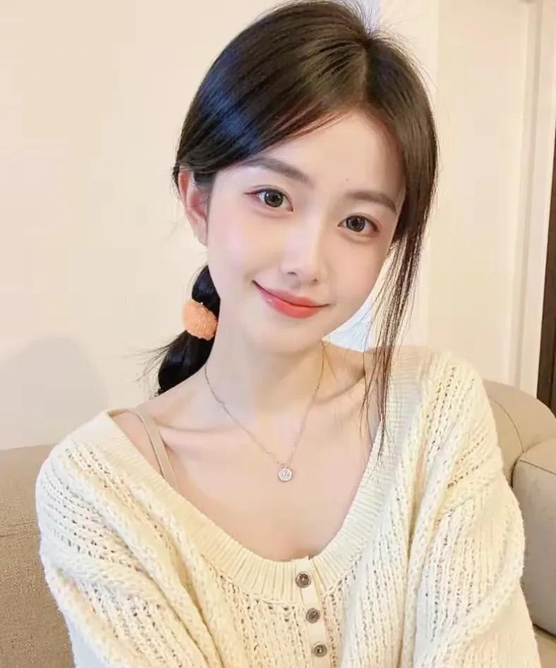 这位女生，
视力下滑很明显……
今天是周四，
竟然看不到收益了。
你说可怕不可怕