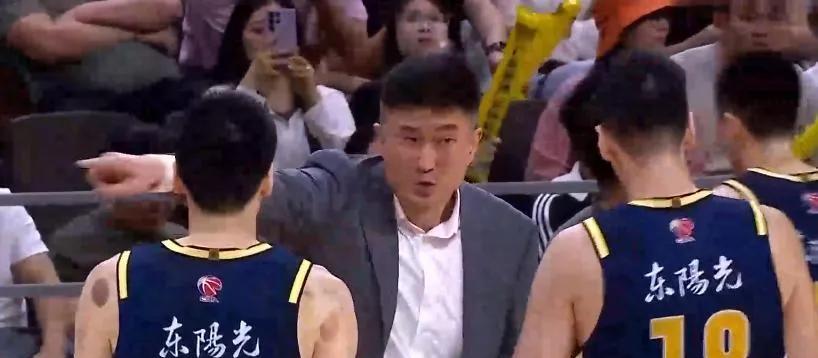 杜锋这次真的难了！
广东输在哪？ 28次失误被转化为28分快攻，相当于给山西白送
