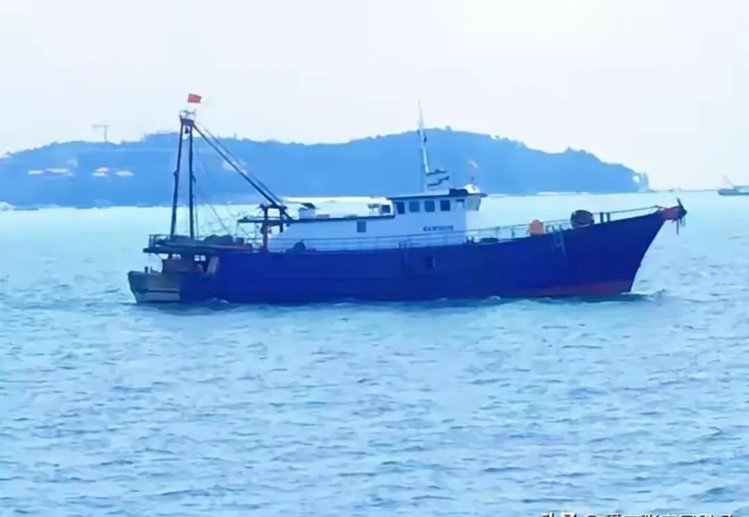 近日菲律宾因发生紧急情况向东方大国求助，情况十分紧急，如同热锅上的蚂蚁，急得团团