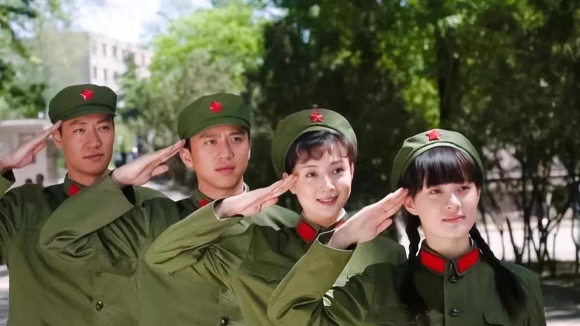 43岁孙俪与战友28年聚会 最显年轻 拍八一制片厂 与邓超定情剧20周年