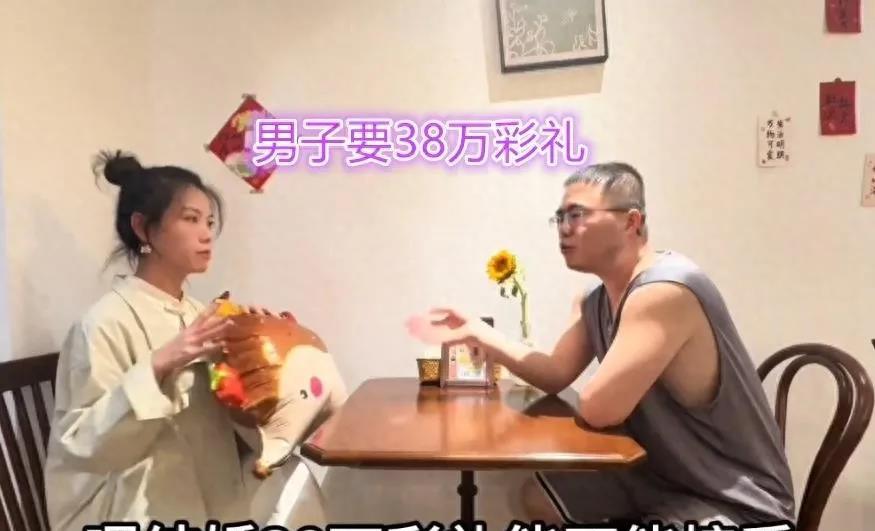 贵州有对恋爱七八年的男女最近闹翻了。女方30岁还没结婚，一直等着男友求婚。这天男