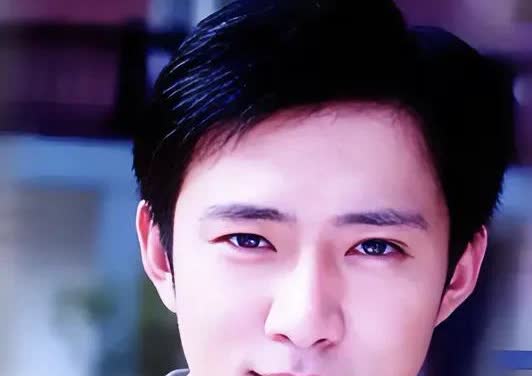 怪不得，琼瑶会选高鑫来演《情深深雨濛濛》的尔豪！

不查不知道，原来高鑫的家