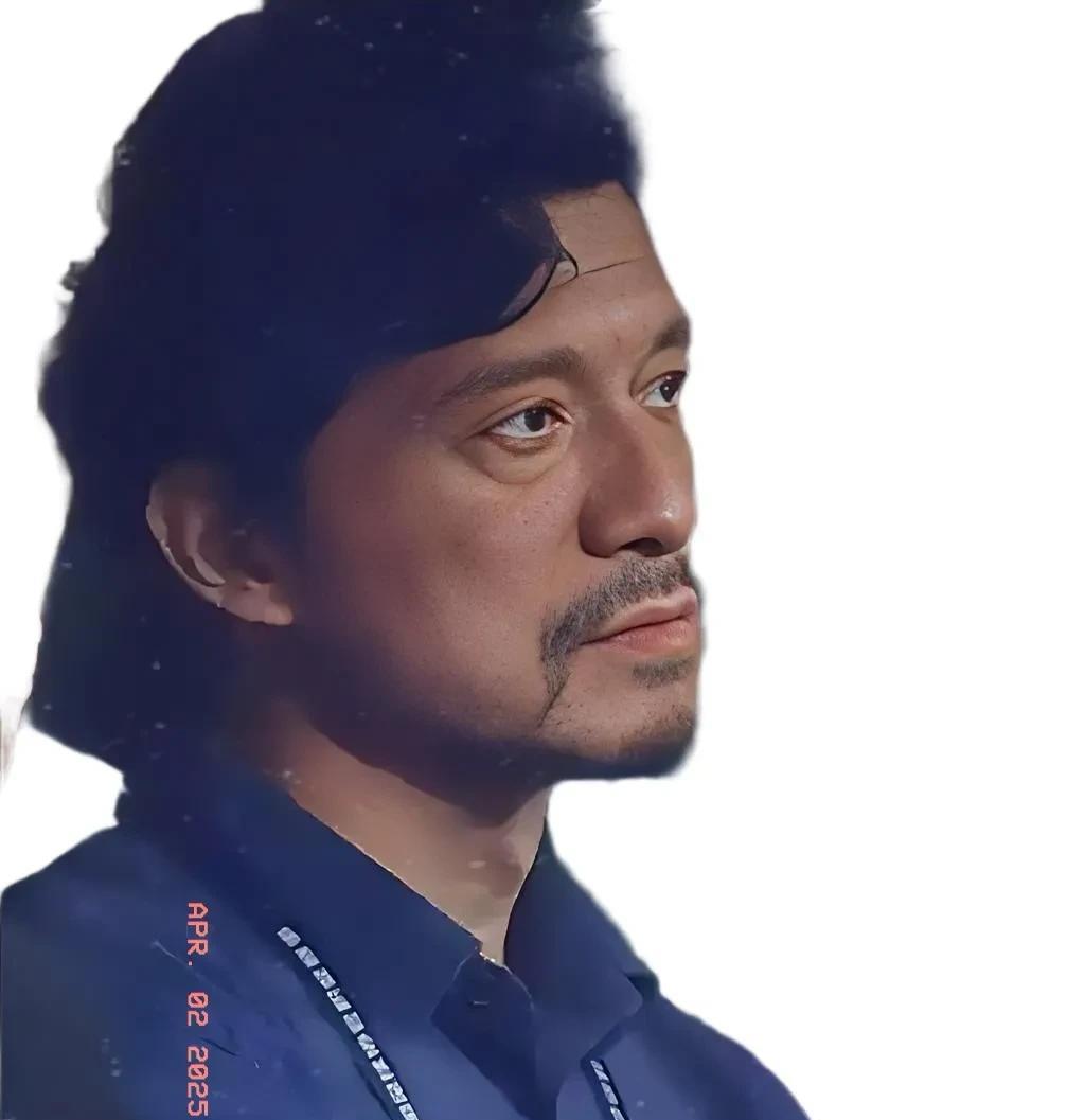 上半场亚泰1-1三镇比赛数据：
控球率：47%-53%，
射门：3-6，
角球：