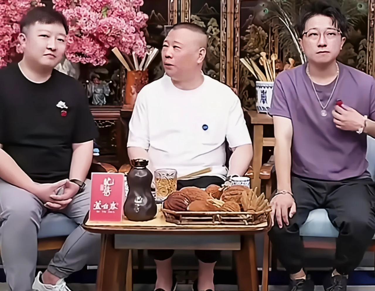 不出所料，岳云鹏演唱会成功，郭德纲利用直播间开始敲打张云雷了
岳云鹏演唱会大获成