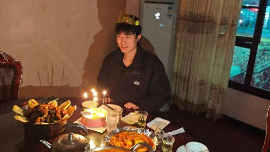 湖北帅哥李鑫去世，年仅27岁，骑机车发生意外，刚装修好新房