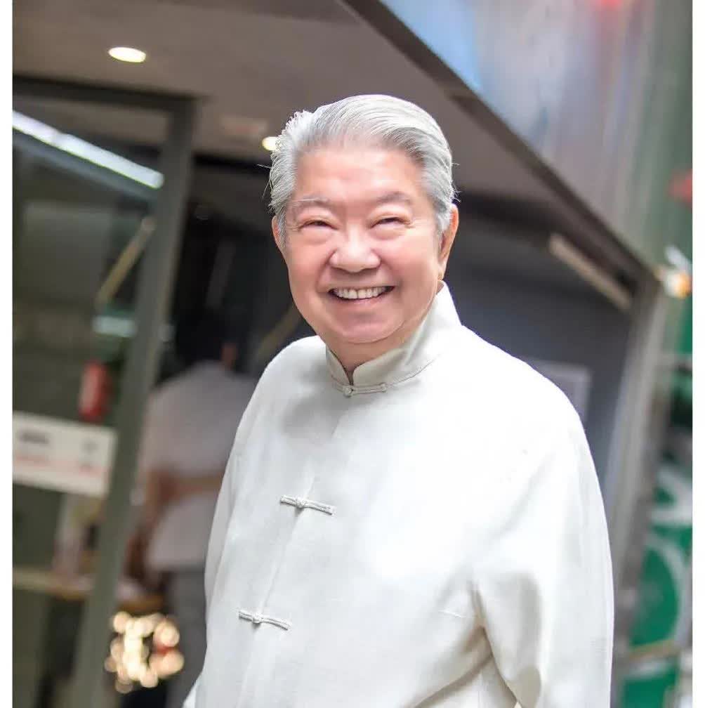 大家千万不要被蔡澜骗了，
绝大多数人都不可能成为他，
仅仅是这一点就办不到，