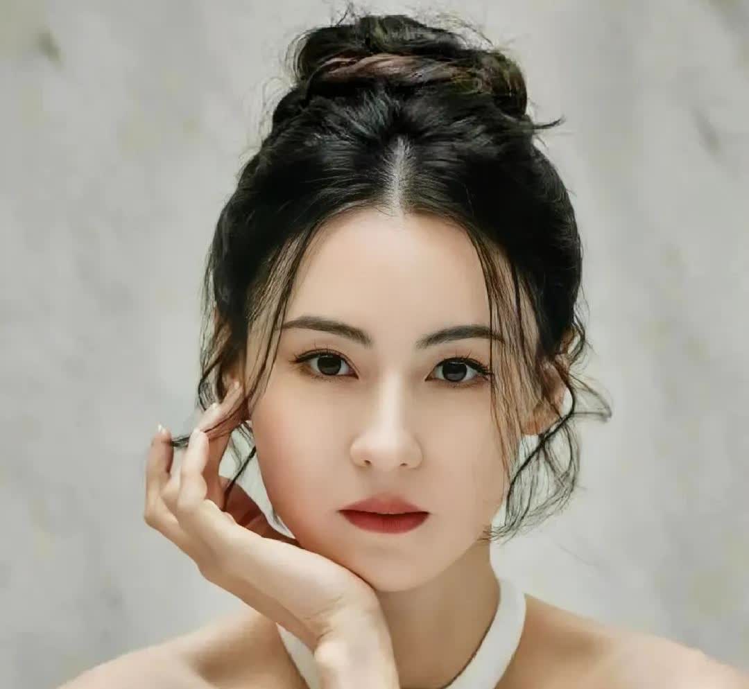 我一直以为张柏芝的人生很圆满了
但她却说一直有一个遗憾
那就是想再生一个孩子