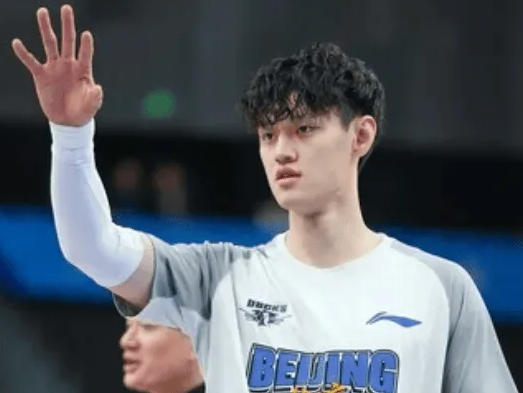 CBA常规赛，北京男篮将对阵广厦男篮。
赛前，北京队主教练许利民接受了媒体人三土