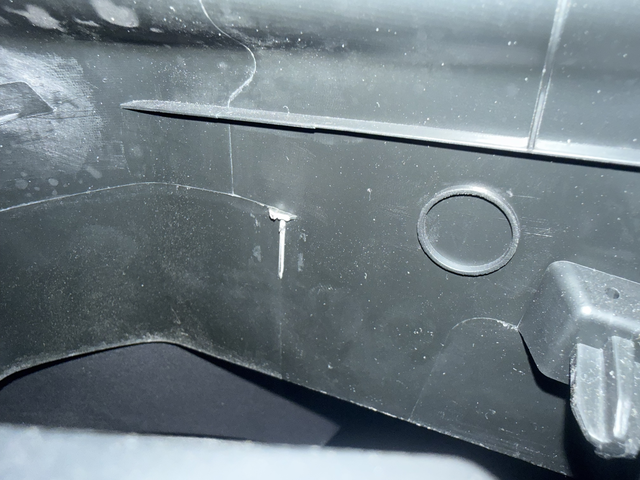 5年5w公里B柱饰板卡脚损坏B柱异响
领克01和05的这块饰板通用吗，厂家不让走