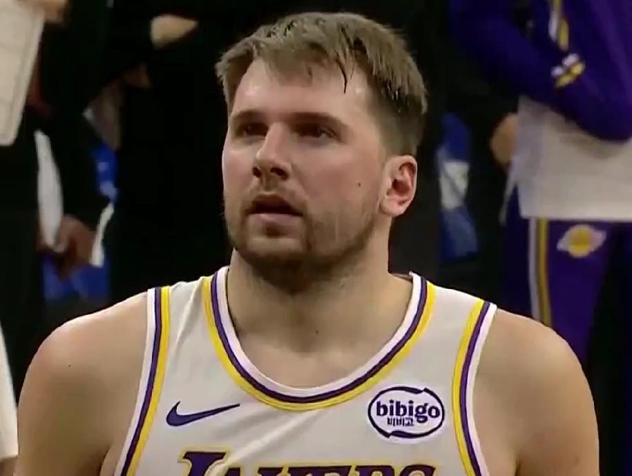 得分如砍瓜切菜！！！
东契奇本赛季至今3次与灰熊交手的数据表现！！！
1：湖人1