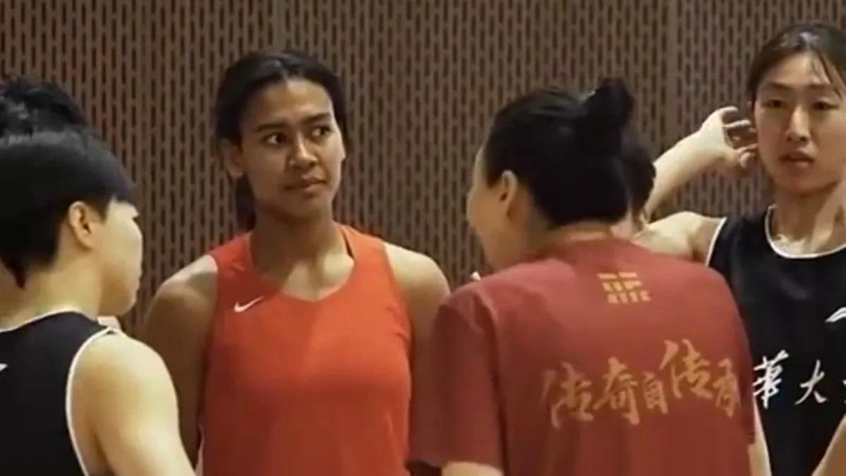 3月23日，苗立杰在清华大学指导U19女篮，张紫玥受训，苗立杰暂无缘宫鲁鸣教练组