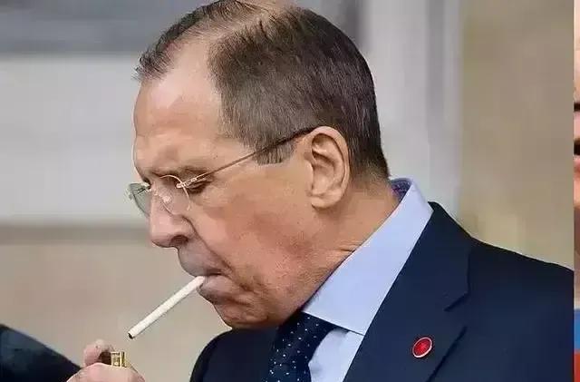阿富汗硬气，没有被苏俄打怕。阿富汗国歌--《阿富汗的荣耀》，有一段歌词是这样的：